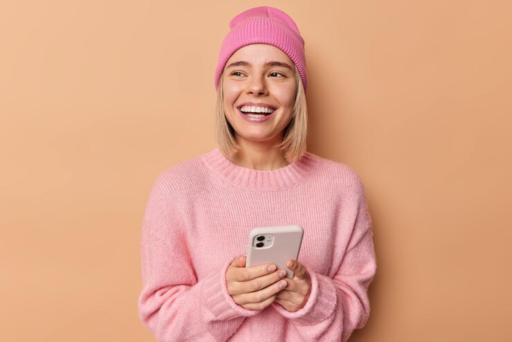 the smiled girl with a phone